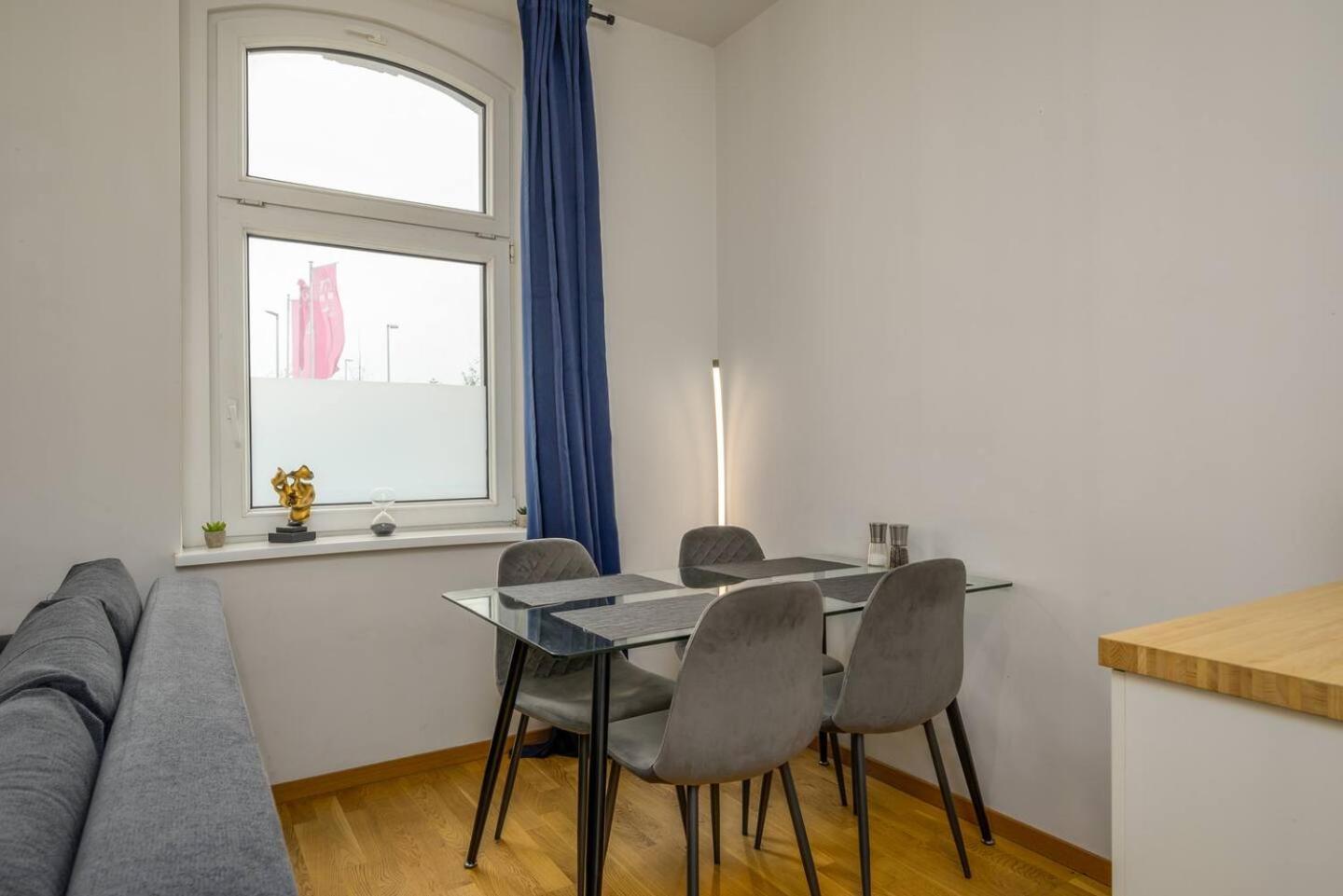 Arbio I Retro Near Hauptbahnhof
